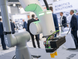 Physische KI & Robotik 2026: Daten zu Akzeptanz & ROI
